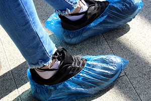 5 reasons to wear shoe covers