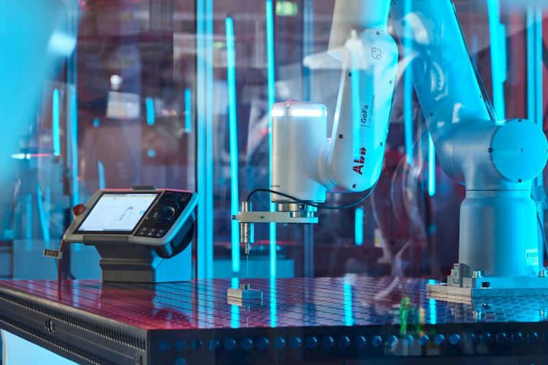 ABB and Red Hat extend partnership to advance process automation in industrial IT