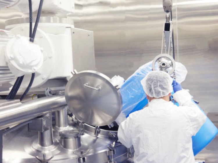 APIs: Bioreactor hoists with a multipurpose twist
