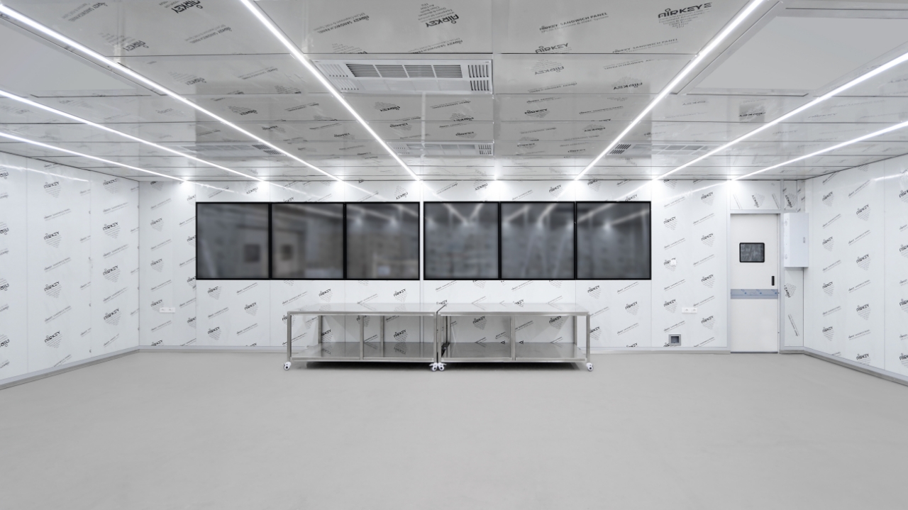 Airkey builds large span modular cleanroom for 3D printing in Italy