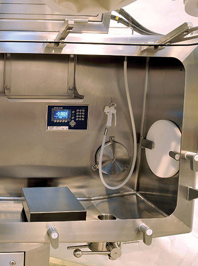 Dispensing Isolator chamber with weigh scale, hanging shelf and discharging port