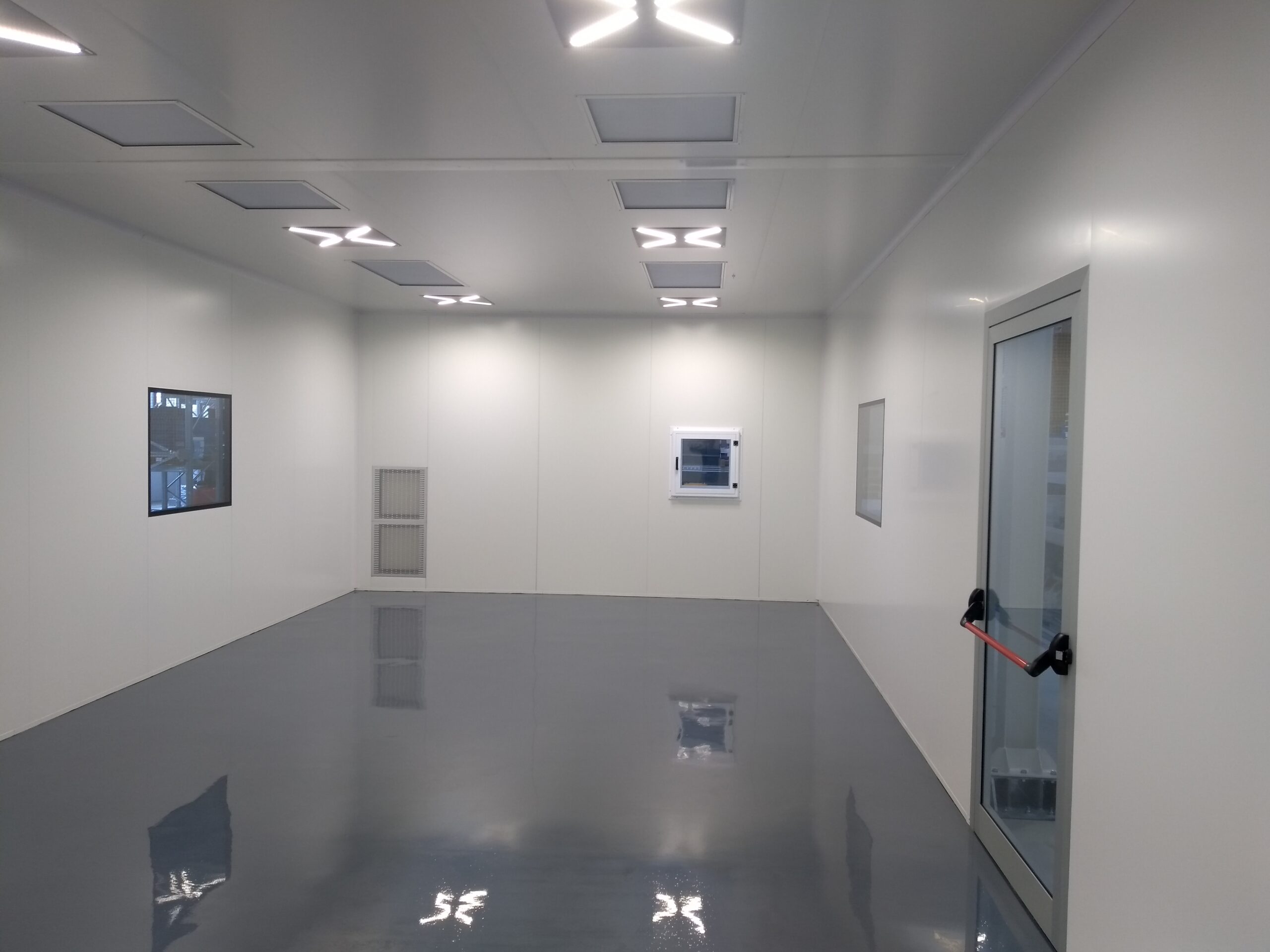 Hardwall modular cleanroom up to ISO 4 class
