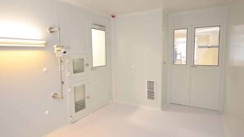 Why choose an automatic sliding clean room door - Kleanlabs