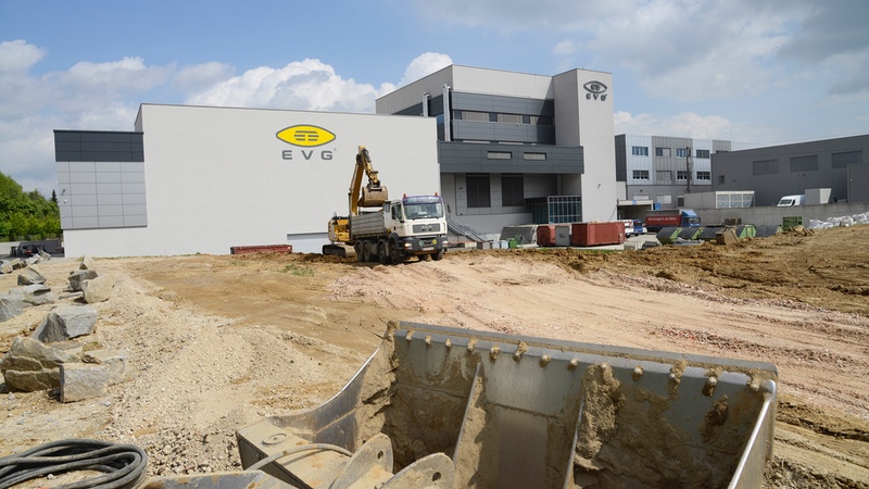 EV Group expands production capacity