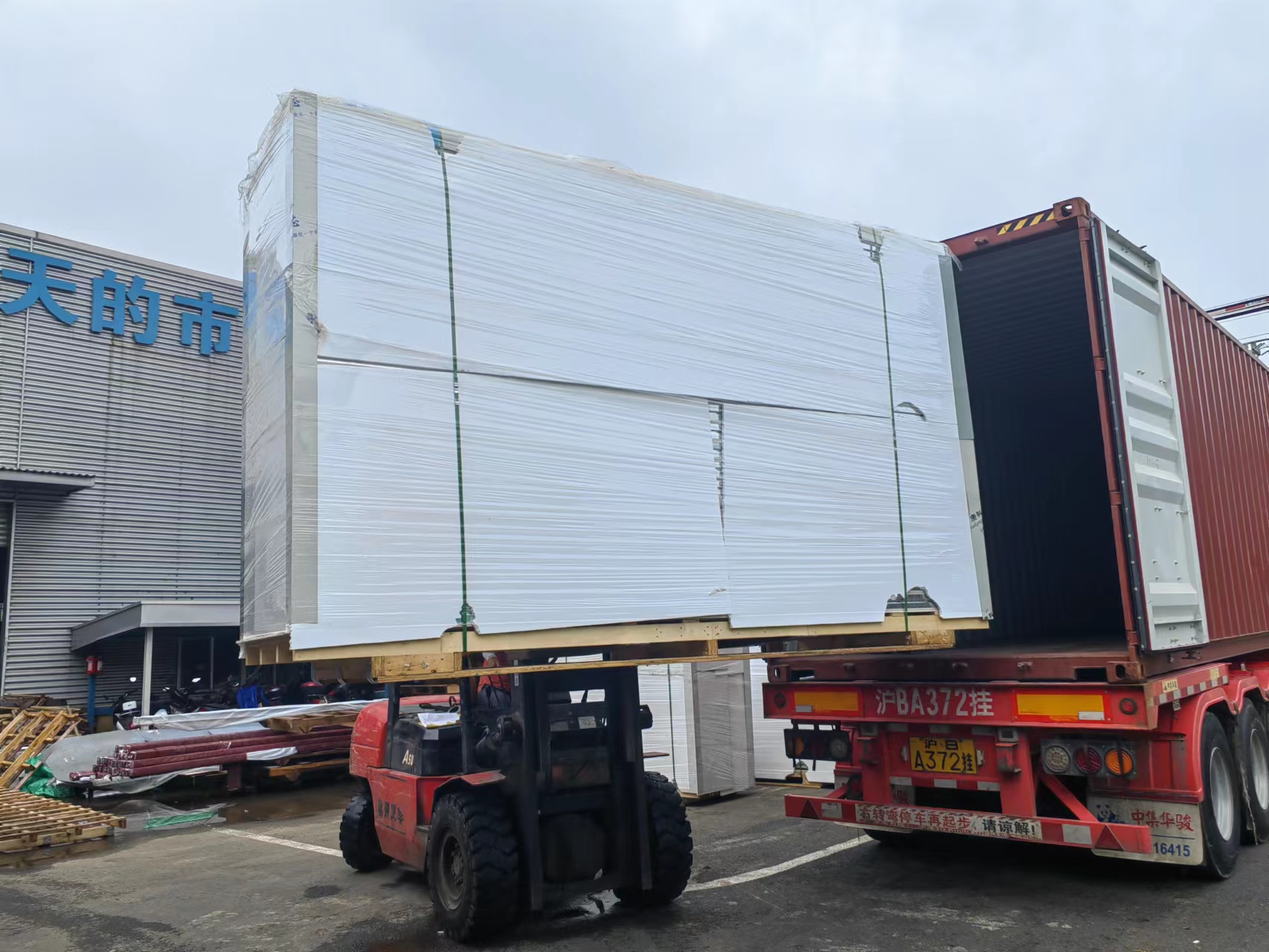 SCT delivers cleanroom panels from China to Ireland