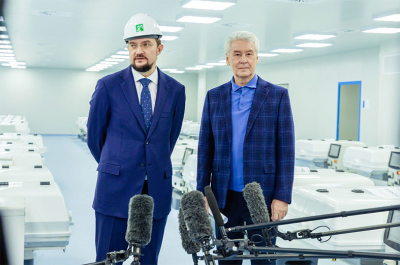 Moscow Mayor Sergei Sobyanin and R-Pharm Chairman Alexey Repik