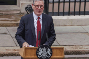 As Number 10 lectern takes centre stage, Teknomek urges businesses to select the right furniture for the job