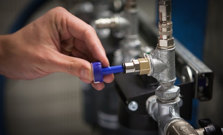 Atlas Copco’s O-Box air quality indicator detects oil risks in a compressed air system

