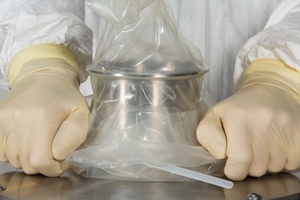 Challenges in single-use approaches to powder transfer