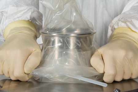 Challenges in single-use approaches to powder transfer