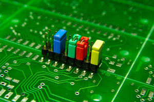 Cleanliness in screw-based assembly