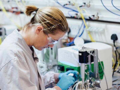 Cleanroom cleaning options: what is right for your scenario?