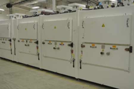 Cleanroom conveyor oven processes pharma glass vials