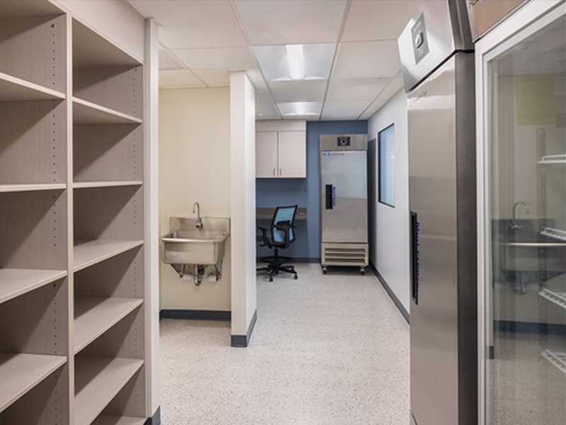 CleanSpace works with Wills Eye Hospital Pharmacy on custom cleanroom panels