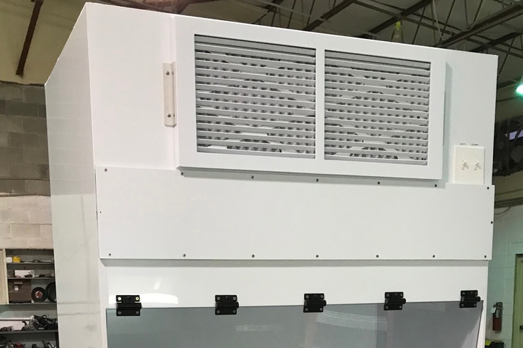 CleanZones selects plastic from Vycom for its cleanroom equipment
