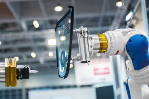 Cobots versus industrial robots: What’s the difference? 