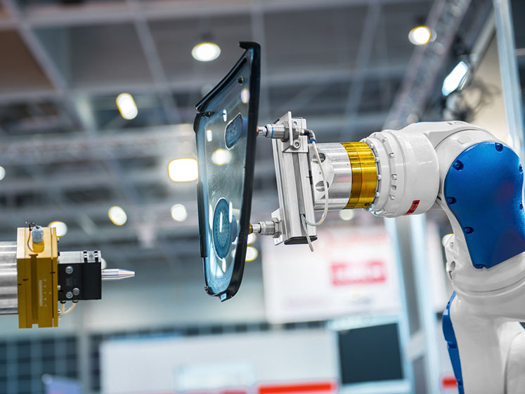 Cobots versus industrial robots: What’s the difference? 