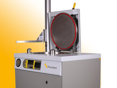 Compact top-loading autoclave for labs with limited space