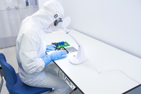 Connect 2 Cleanrooms adds height adjustable Trespa tables to portfolio