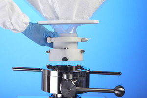 Contamination prevention during sterile powder transfer

