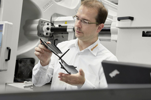 Continental relies on technology and expertise from Arburg for its head-up displays