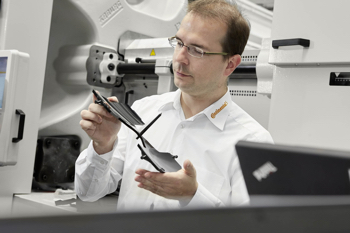 Continental relies on technology and expertise from Arburg for its head-up displays