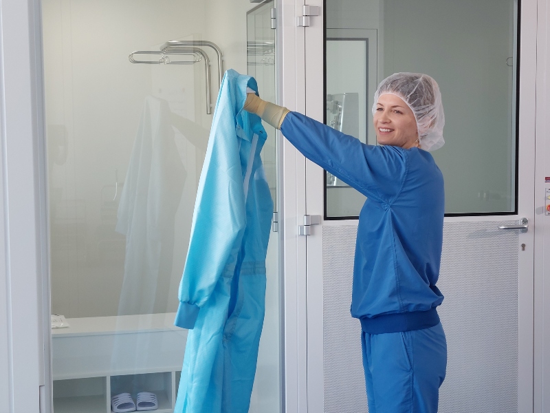 A guide to correct behaviour in the airlock and cleanroom