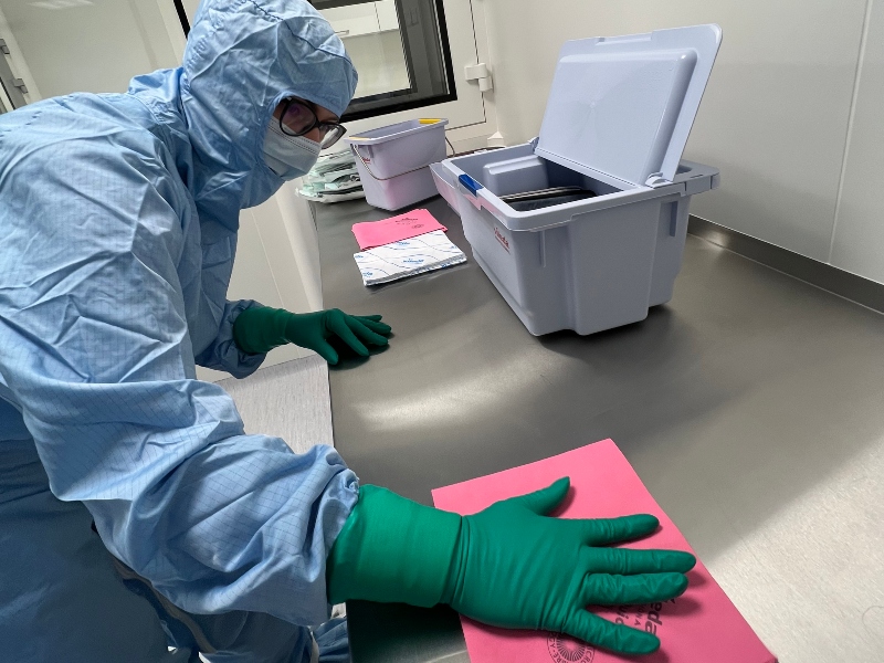 Elimination of contaminants in GMP cleanliness classes and pharmaceuticals