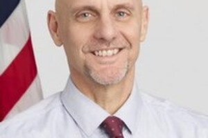 FDA swears in Dr Stephen Hahn as new Commissioner