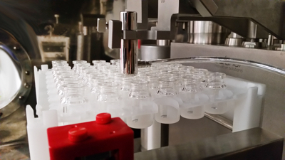 Flexible clinical scale sterile filling system for all containers
