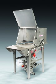 Flexicon sanitary bag dump station collects dust