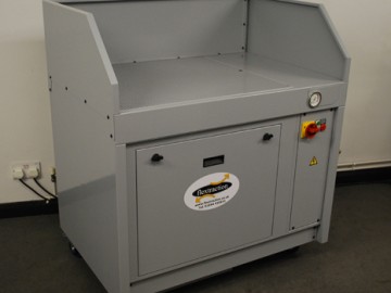 Flextraction downdraught filter bench controls airborne contaminants