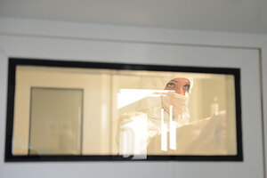 How does the food industry benefit from cleanrooms?