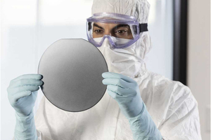 How to correctly don cleanroom garments: Best practices & top tips