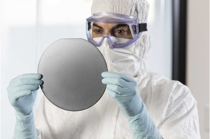 How to correctly don cleanroom garments: Best practices & top tips