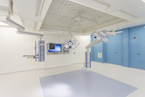 Howorth installs screenless UCV canopy at UK hospital 