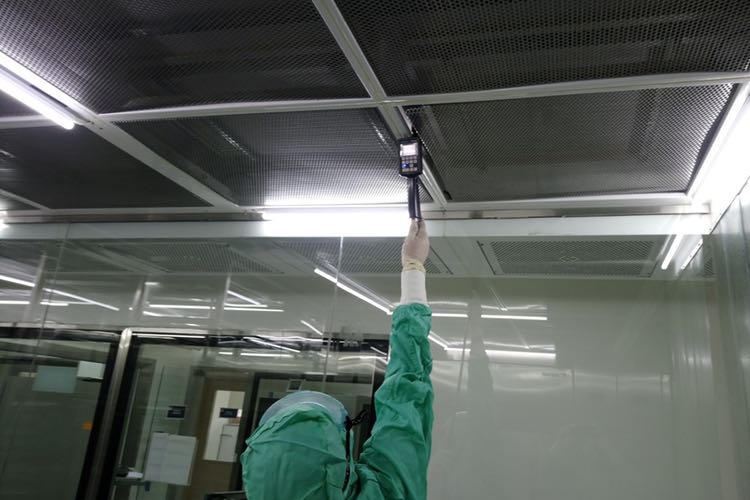 Integrity testing of biosafety cabinets 