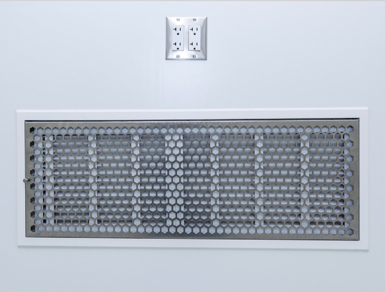 Keep it moving: The role of low-level air return in controlled environments