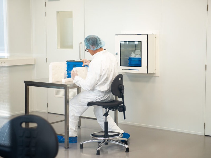 Keeping high-tech plastic components clean