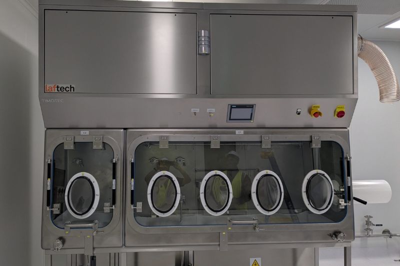 LAF tech delivers glove isolator for RNA research and manufacturing facility in New South Wales