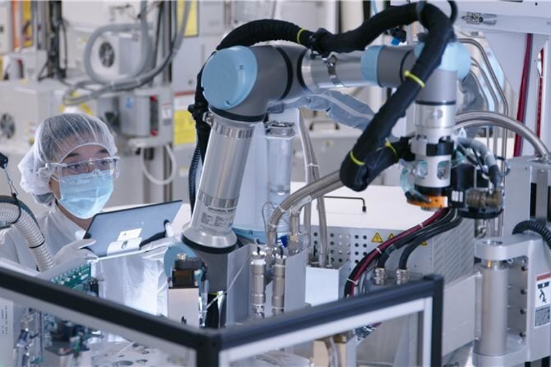 Lam Research unveils fab maintenance robot for semiconductor production