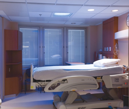 Light fixture kills hospital superbugs