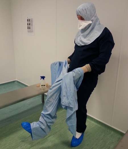 Managing aseptic gowning within classified environments 
