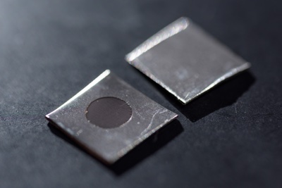 Nanotexturing creates bacteria-killing spikes on stainless steel surfaces 