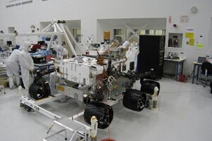 NASA assembles Mars vehicle in cleanroom