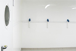 New composite resin panels for hygienic walls and ceilings