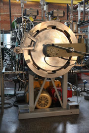 New industrial laundry machine  uses CO<sub>2</sub> as cleaning solvent