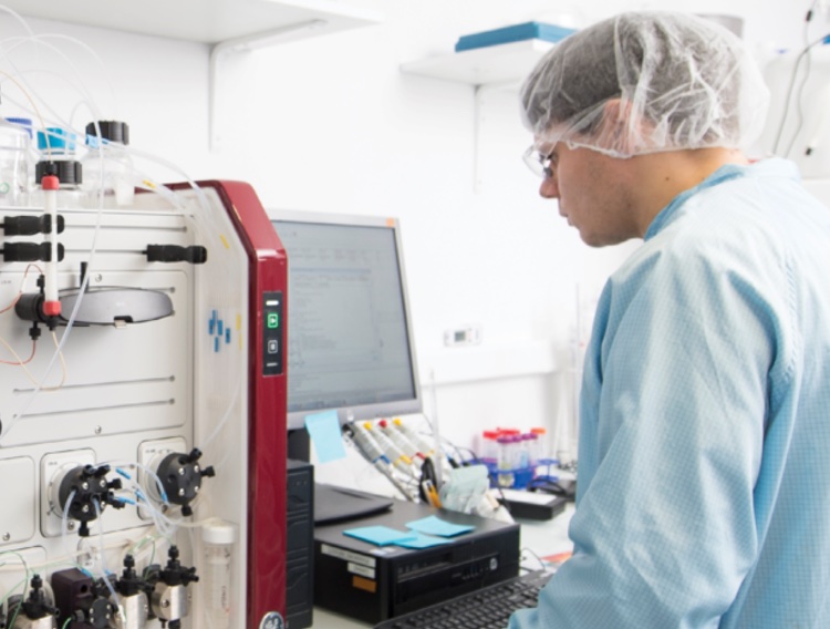 Quantoom and eTheRNA team up on modular RNA production system