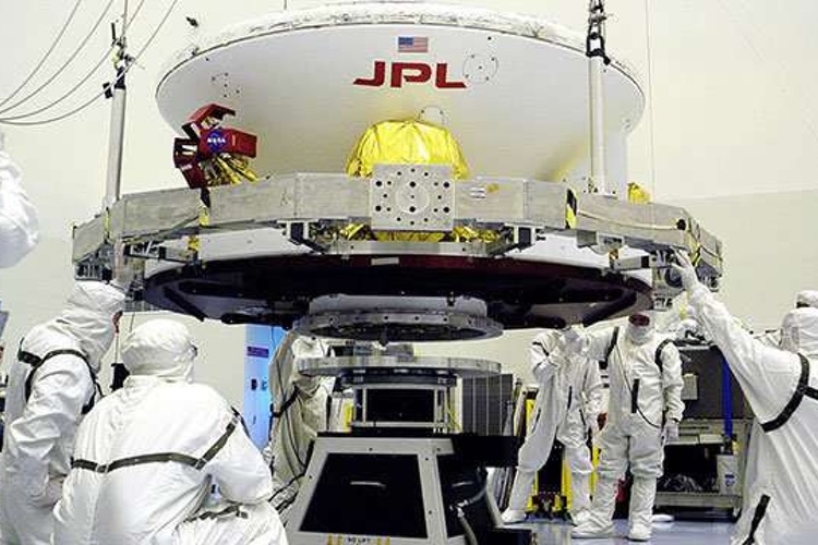 Research shows how microbes can survive a cleanroom