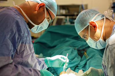 Reusable or disposable clothing in the operating theatre?